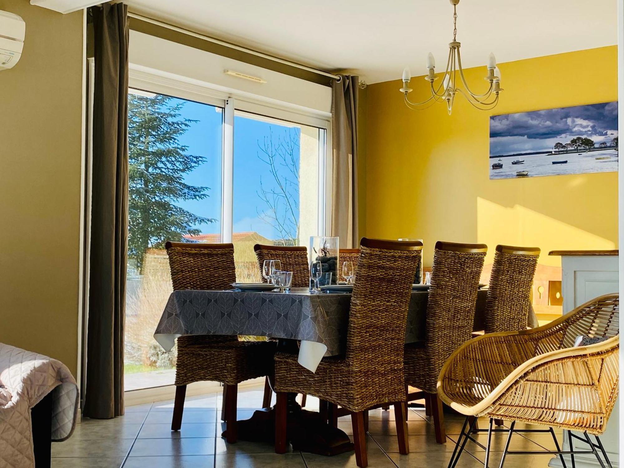 Holiday home Chez Lucie Et Compagnie Pavillon Familial Avec Beau Jardin Vron