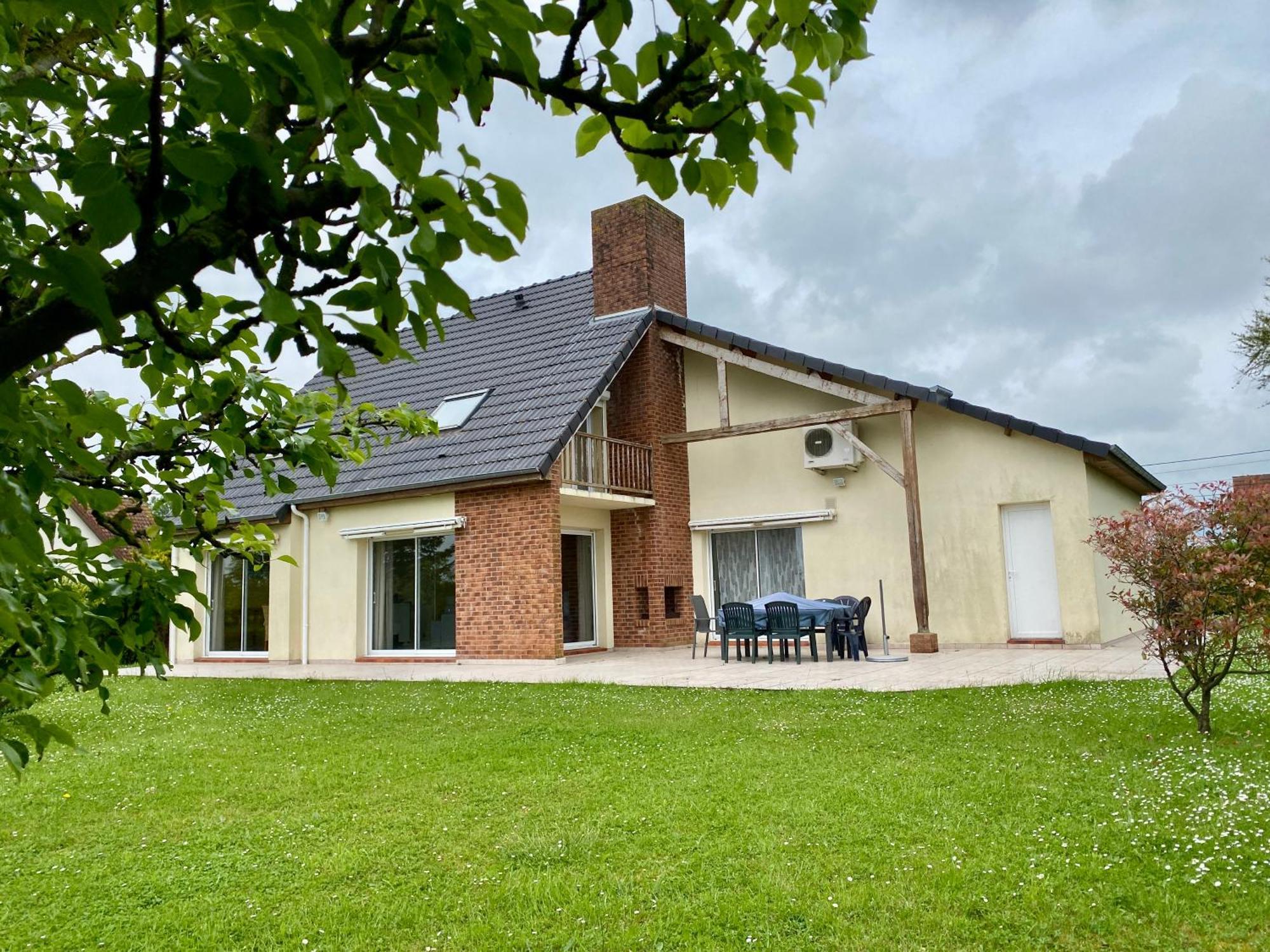 Chez Lucie Et Compagnie Pavillon Familial Avec Beau Jardin Vron