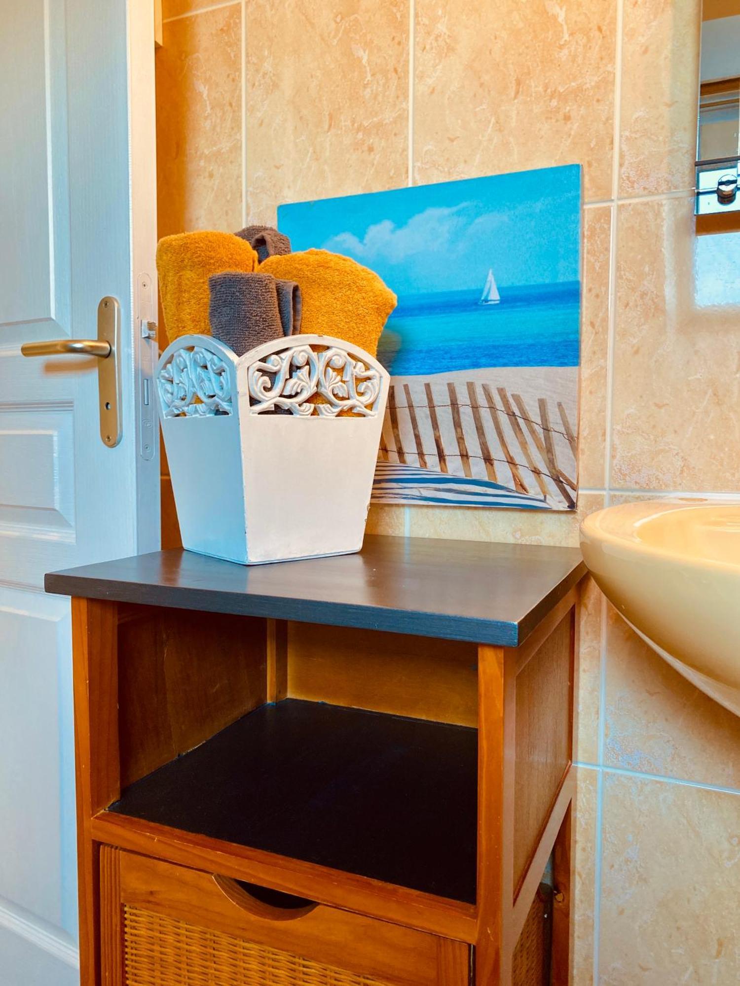 Chez Lucie Et Compagnie Pavillon Familial Avec Beau Jardin Holiday home Vron