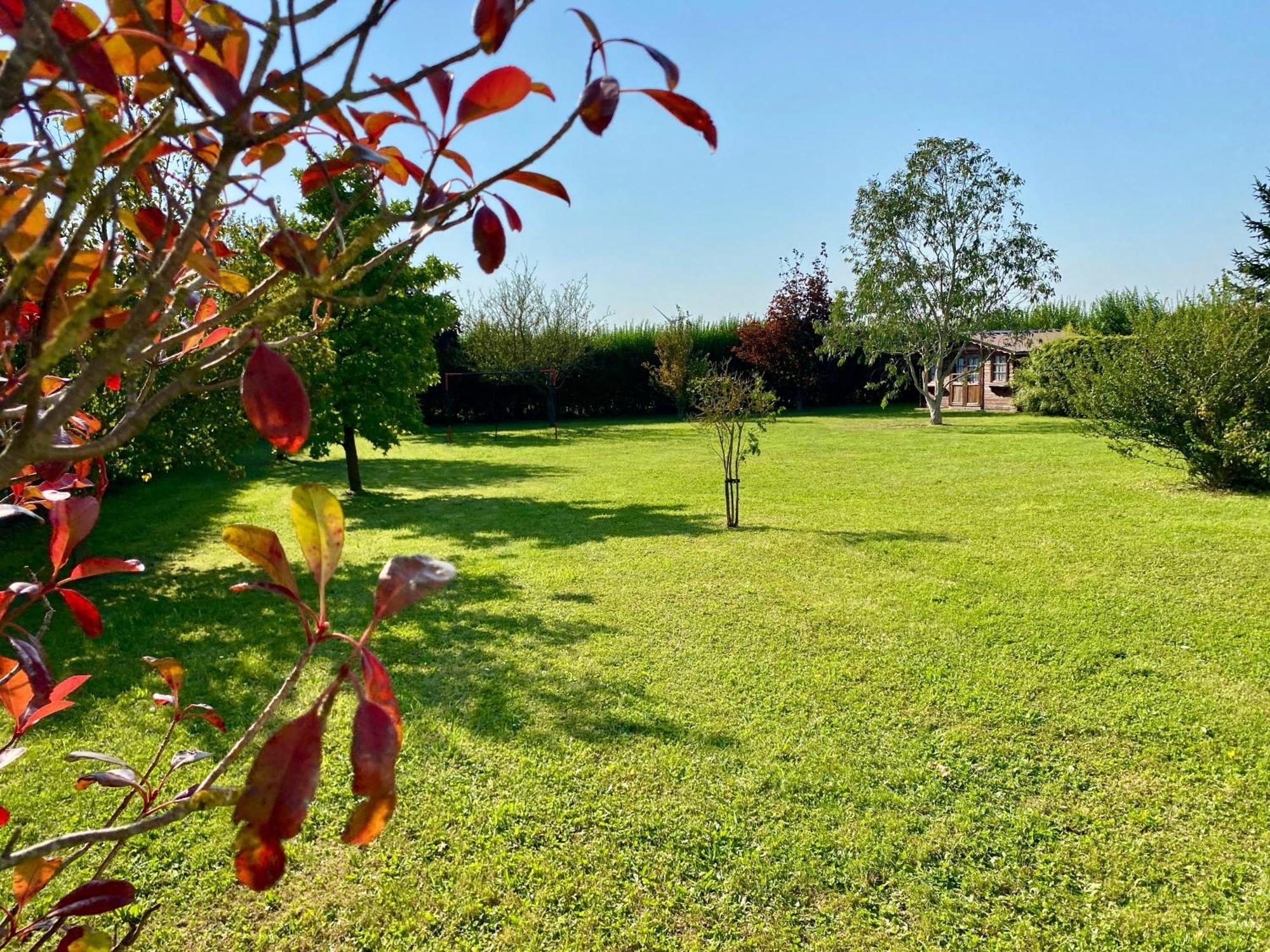 Holiday home Chez Lucie Et Compagnie Pavillon Familial Avec Beau Jardin
